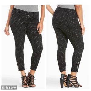Adorable Torrid Polka Dot Skinny Zipper Jeans❣️